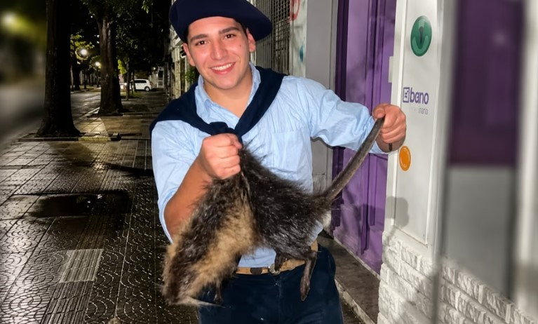 Bahía Blanca: Mataron a golpes a una nutria, se filmaron y fueron denunciados