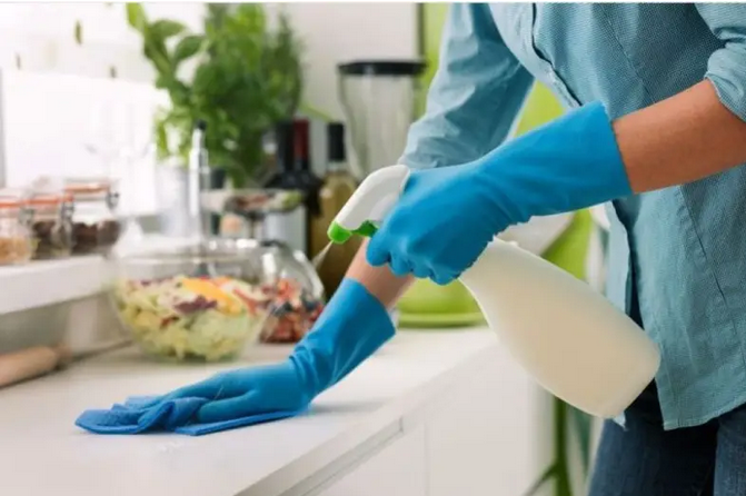Oficializan aumento escalonado para el personal doméstico