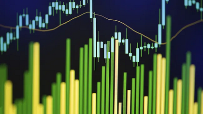 El riesgo país se hunde por debajo de los 450 puntos, vuelan los bonos y los ADRs escalan hasta 11%