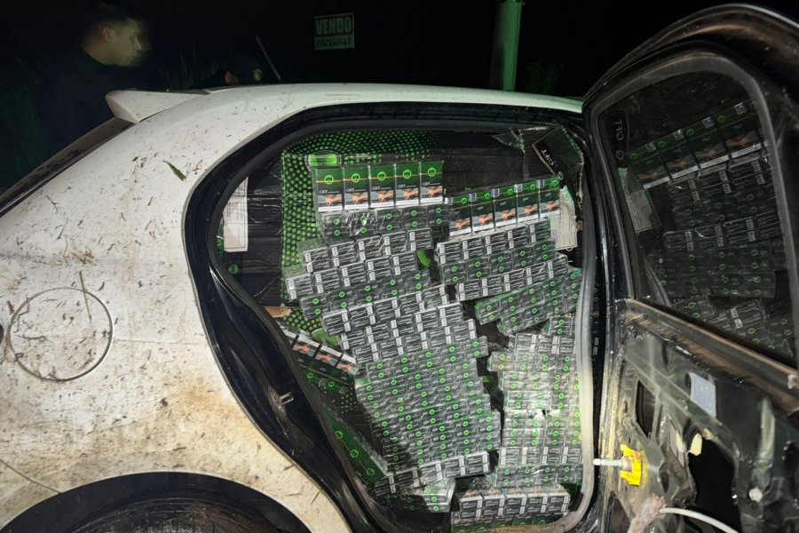 Chocaron un caballo con un auto lleno de cigarrillos de contrabando
