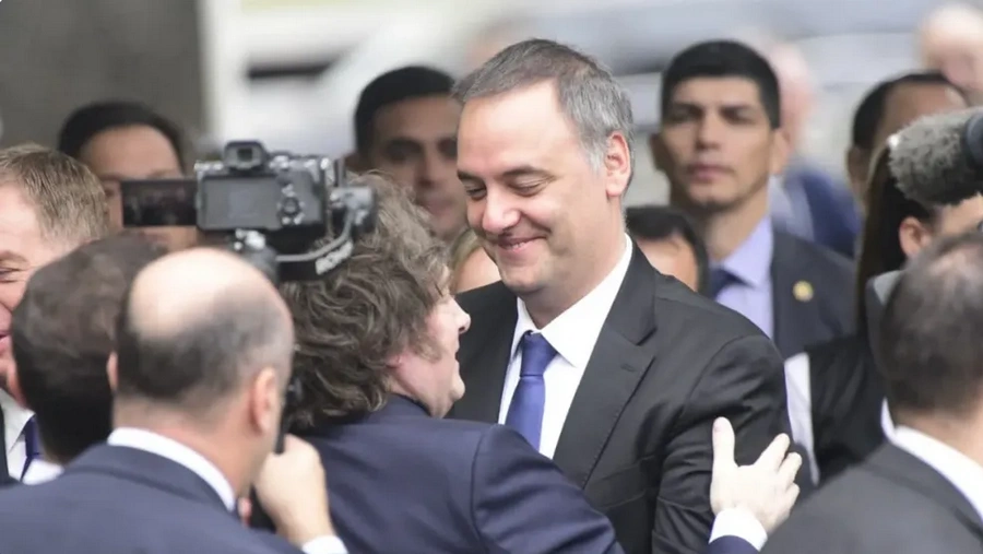Crece la presión sobre Manuel Adorni, pero Milei resiste los pedidos para desplazarlo
