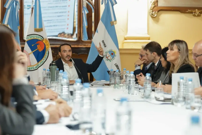 Juan Pablo Valdés exigió a su Gabinete "restringir los gastos corrientes"