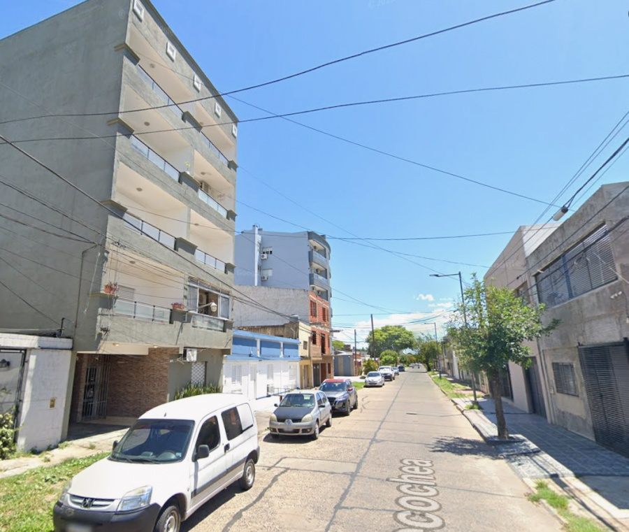Joven de 18 años cayó desde un cuarto piso: investigan un accidente