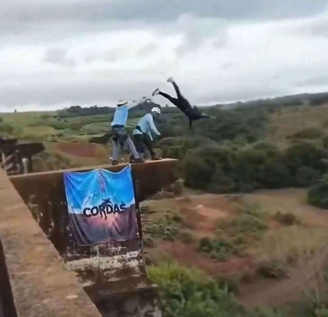 Seis detenidos por la muerte de una joven que cayó de un puente en Brasil