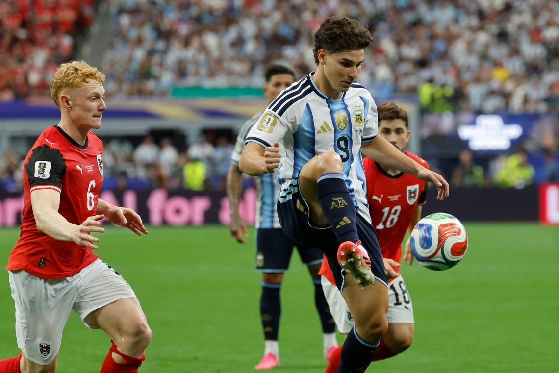 Con Lionel Messi en el banco, la Selección Argentina enfrenta a Jordania: hora, TV y formaciones