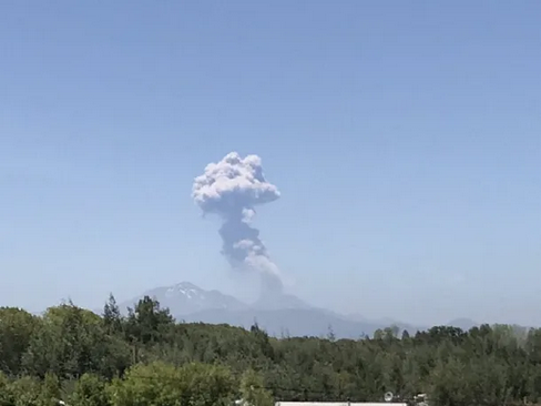 Alerta en Neuquén por un volcán chileno que lanzó cenizas