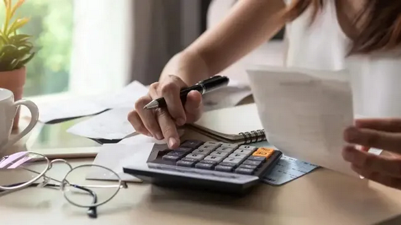 La morosidad en familias trepó al 12,7% en mayo: el 40% de los jóvenes tiene al menos un préstamo ir