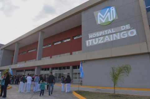 Investigan la muerte de un bebé en Ituzaingó: hallaron droga dentro de la casa y detuvieron a sus pa