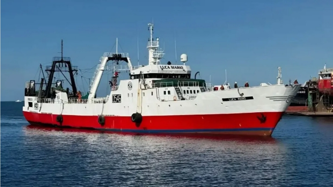 Buscan a un marinero correntino que cayó al mar mientras trabajaba en un buque pesquero