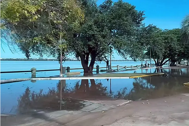 El río Uruguay sigue en ascenso en Paso de los Libres