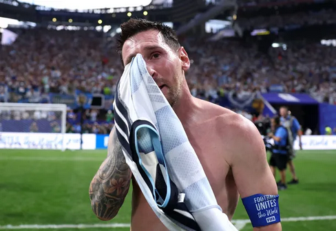 El desconsolado llanto de Lionel Messi tras la sufrida clasificación de la Selección Argentina