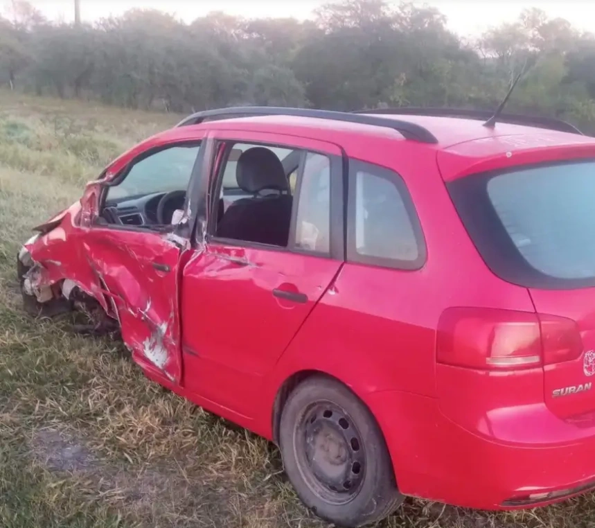Exdiputado correntino chocó contra un camión por esquivar a una moto que huyó del lugar