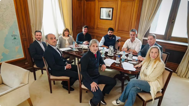 El Gobierno vuelve a reunir a su mesa política con el objetivo de ordenar la agenda legislativa