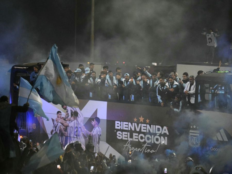 La Selección Argentina llegó al país tras disputar su tercera final de un Mundial en 12 años