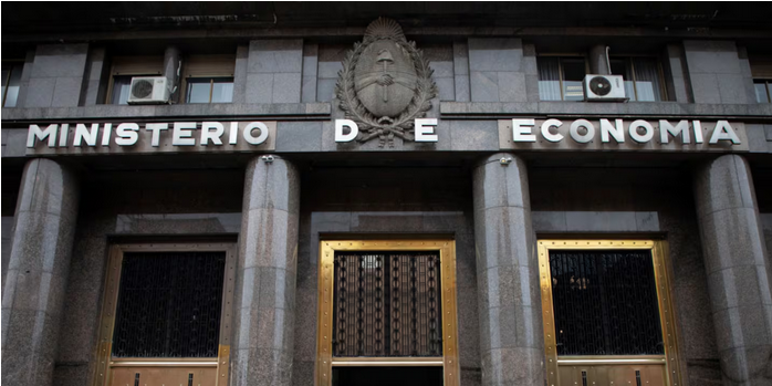 El Gobierno cerró un canje de deuda por US$1895 millones y pateó vencimientos hasta 2028