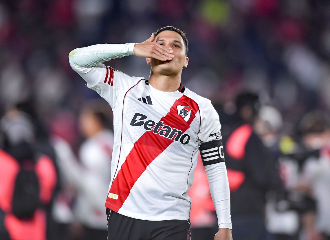 Bombazo: River anunció la rescisión del contrato de Juanfer Quintero