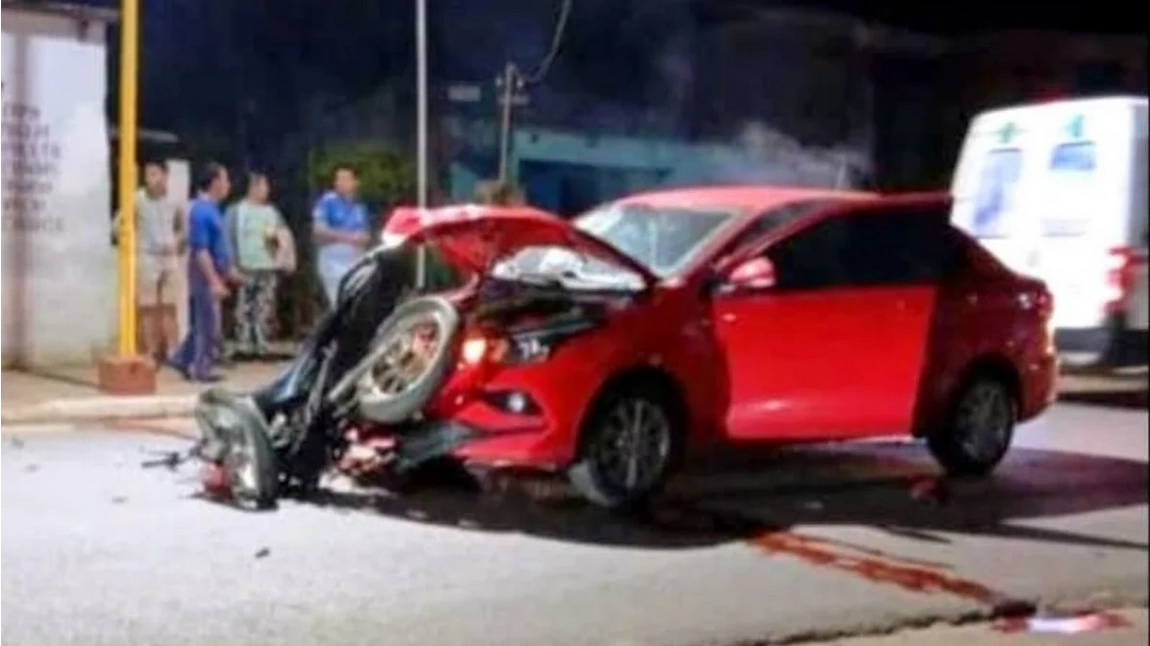 Adolescente con graves lesiones tras el choque de moto y un auto en Corrientes