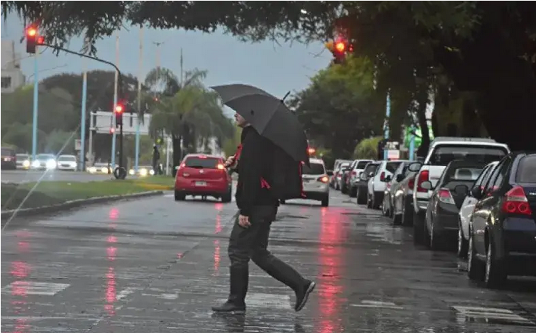 Anticipan un sábado con tormentas fuertes y descenso en la temperatura