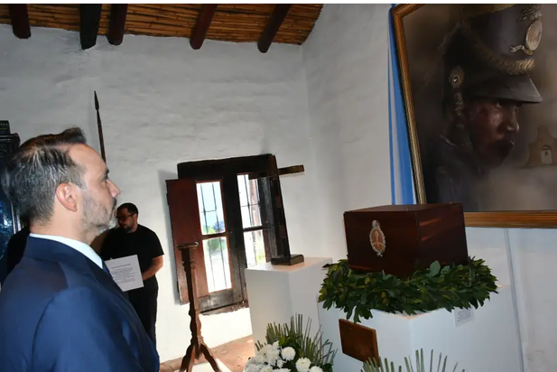 El gobernador Valdés presidió en Saladas el acto por el primer Dia Provincial del Granadero Correntino