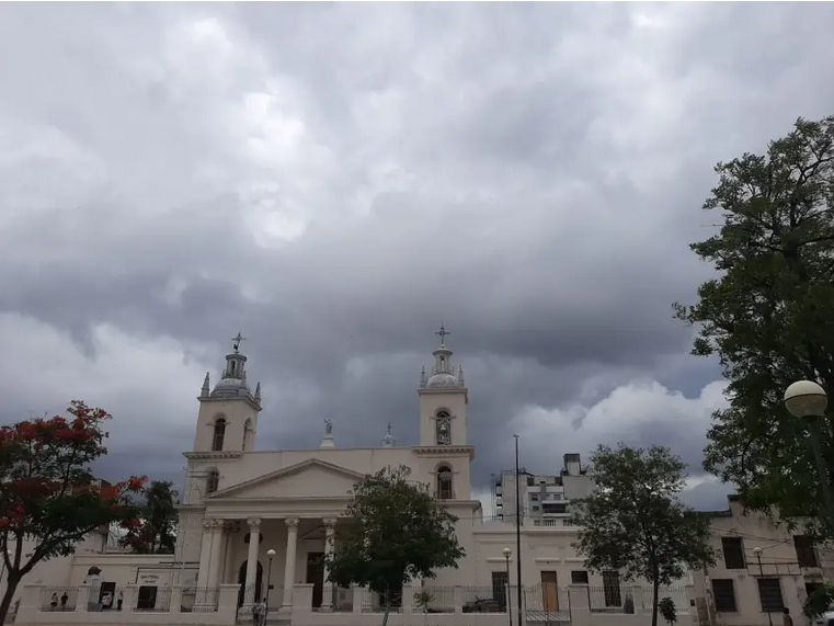 Martes inestable con alerta amarilla por tormentas fuertes: el pronóstico para este 4 de agosto en Corrientes