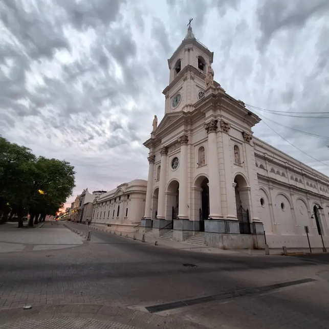 Miércoles con calor moderado y probabilidad de tormentas aisladas: el tiempo este 5 de agosto en Corrientes