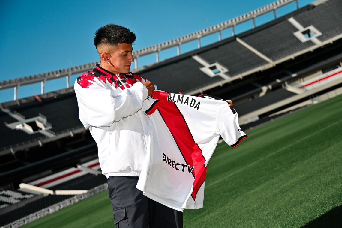 Thiago Almada fue presentado en River: "Estoy cumpliendo un sueño"