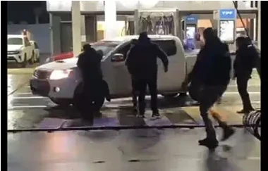 Momentos de tensión por un hombre alterado en una estación de servicios en el interior de Corrientes