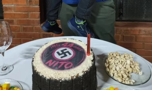 Escándalo en Misiones por un hombre que festejó su cumpleaños con una torta decorada con una esvástica