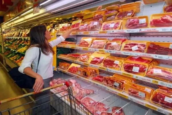 El consumo de carne vacuna cayó a mínimos históricos y ya es superado por el pollo