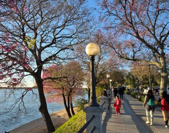 Un sábado soleado y con bajas temperaturas en Corrientes