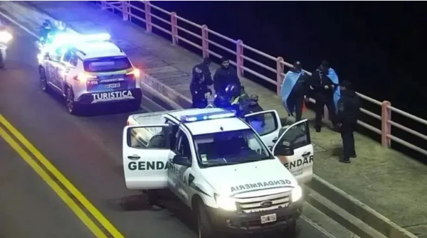 Milagro en las alturas: Policías de la Turística salvaron a un hombre que intentó arrojarse al río Paraná