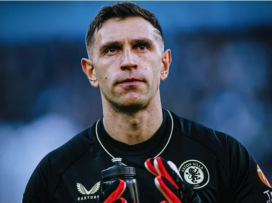 Bomba en la Premier League: Dibu Martínez deja Aston Villa y jugará en el Chelsea