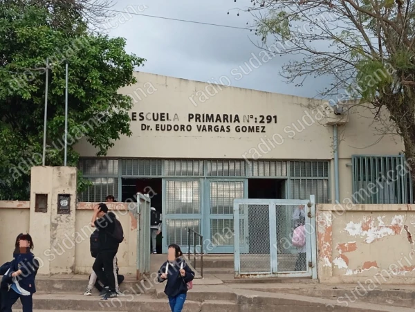 Hallan a una nena de 11 años que se hincaba el cuello con una lapicera
