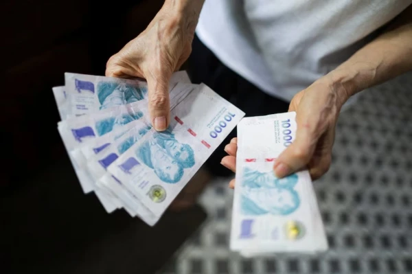El salario mínimo, vital y móvil llegará a $437.000 en abril de 2027