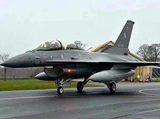 ¿No hay plata? Javier Milei avanza en la compra de aviones de guerra F16 y ahora suma helicópteros Black Hawk