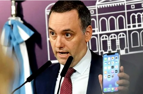 Imputaron a Manuel Adorni por presunto enriquecimiento ilícito