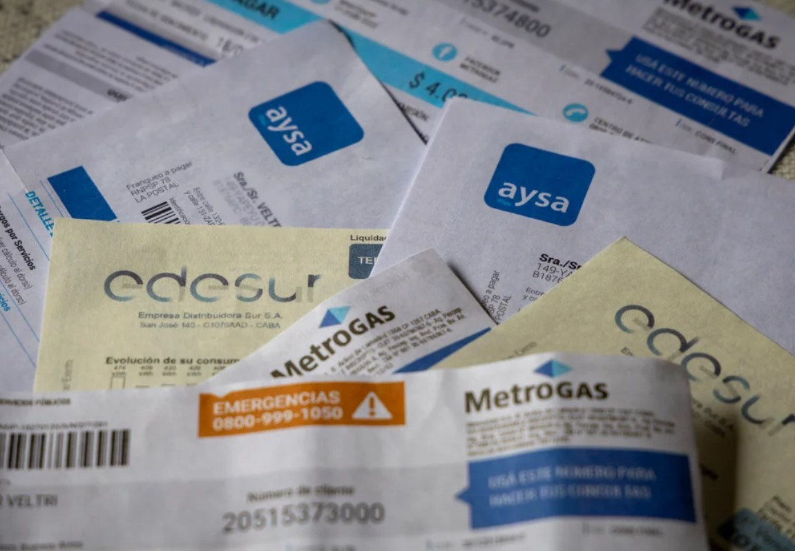 Abril llega con fuertes subas en transporte, luz y prepagas: cuánto habrá que pagar