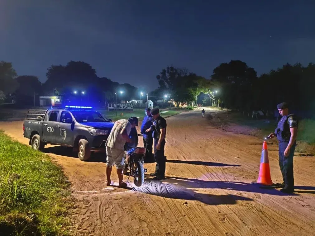 Intensifican controles policiales en Santa Rosa para ordenar el tránsito