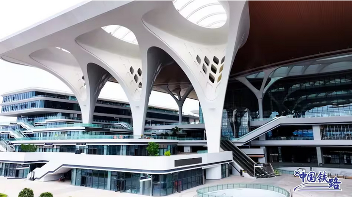 hongqing East Railway Station, China. Foto: Instagram @peoples_daily
