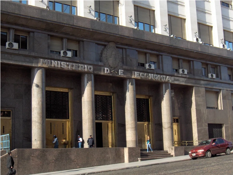 El operativo se desplegó cerca del mediodía en el Ministerio de Economía.