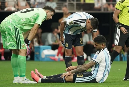 Cuti Romero, una de las dudas de Lionel Scaloni para los 16avos de final ante Cabo Verde.