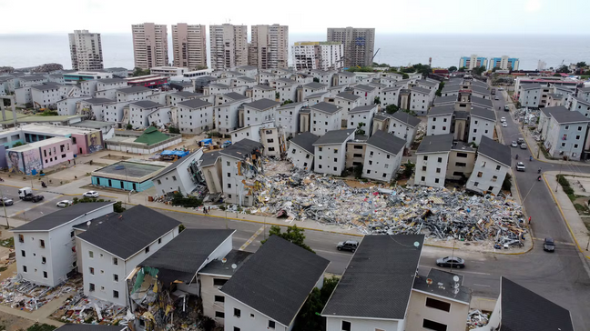 Viviendas dañadas en Catia la Mar, La Guaira (Foto: Reuters/Leonardo Fernandez Viloria).
