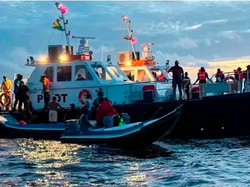 Al menos 53 muertos y 79 rescatados tras el naufragio de un ferry en Guyana.