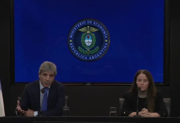 El ministro Caputo durante el anuncio de la ley de Inocencia Fiscal 2.