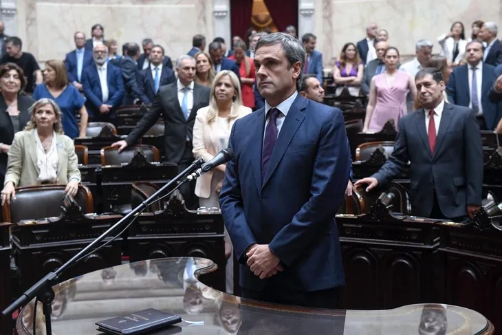 Guillermo Michel, en el momento de jurar como diputado nacional.