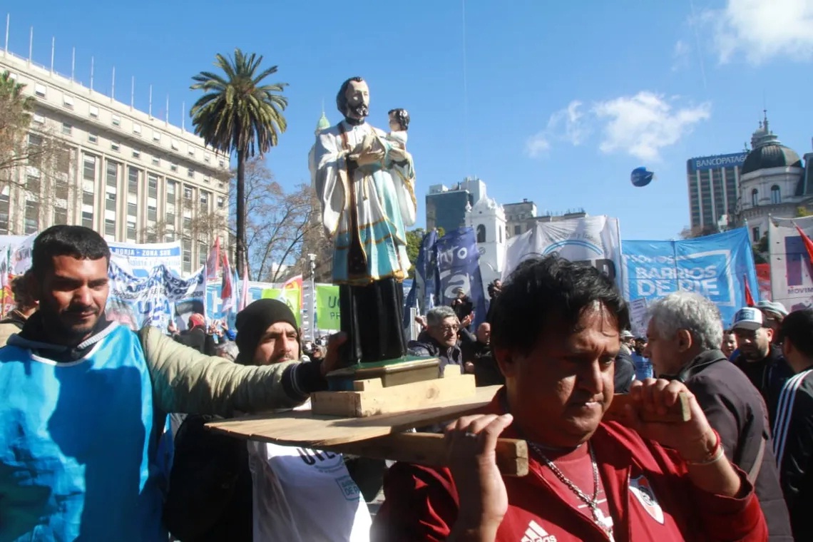 La UTEP, la CGT y las dos CTA marcharán desde la basílica de San Cayetano hasta la Plaza de Mayo.