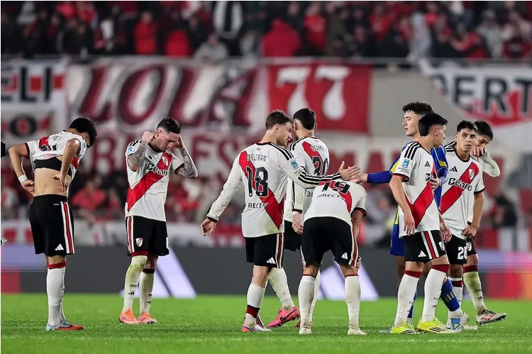 Eduardo Coudet prepara cambios en River para intentar cortar la racha de derrotas en el Torneo Clausura.