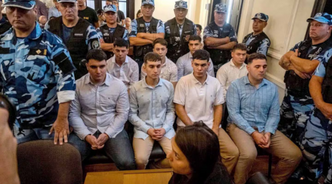 Los ocho rugbiers durante el juicio por el crimen de Fernando Báez Sosa (Foto: Diego Izquierdo / Télam).